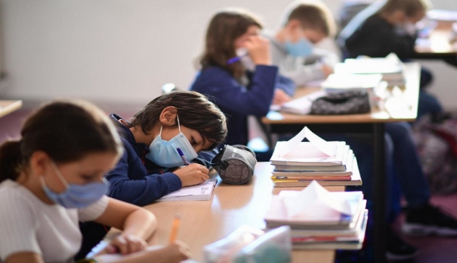 Ο «μαγικός» αριθμός που θα ανοίξει τα σχολεία – Τα 3 σενάρια για συνολική ή «σπαστή» επιστροφή στα θρανία