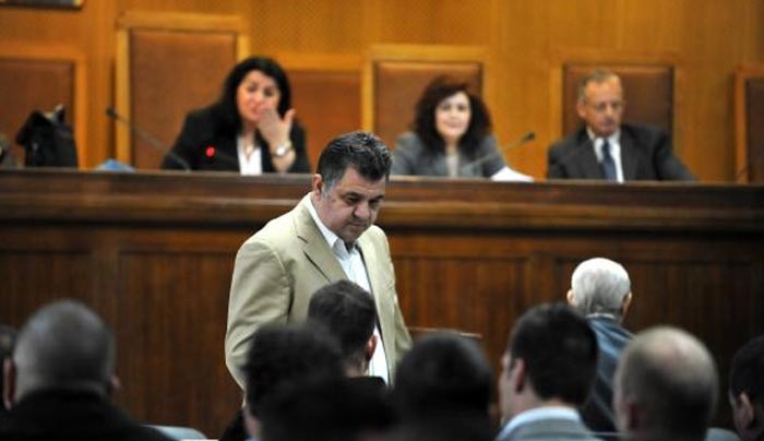 Πρώην στέλεχος της Χ.Α σπάει τη σιωπή του και αποκαλύπτει