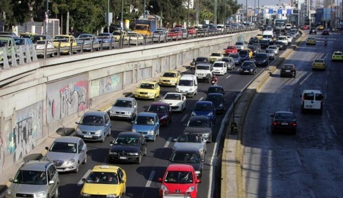 Τέλη κυκλοφορίας: Το... τσιπάκι στο παρμπρίζ θα "δίνει" τους παραβάτες – Οι τρεις αλλαγές