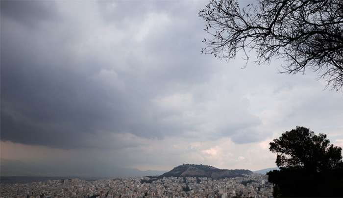 Καιρός σήμερα: Στο Ιόνιο και τα ηπειρωτικά νεφώσεις παροδικά αυξημένες με τοπικές βροχές κυρίως στα βόρεια.