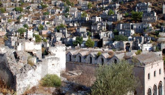 Στο σφυρί βγάζουν οι Τούρκοι ένα ελληνικό χωριό απέναντι από τη Ρόδο