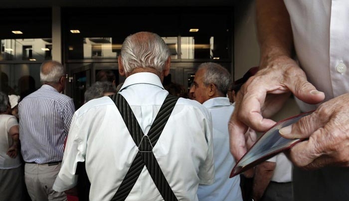 Νέο "κούρεμα" σε επικουρικές και μερίσματα