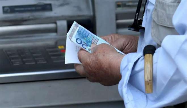 Συντάξεις: Σε δύο δόσεις οι πληρωμές Δεκεμβρίου – Οι ημερομηνίες