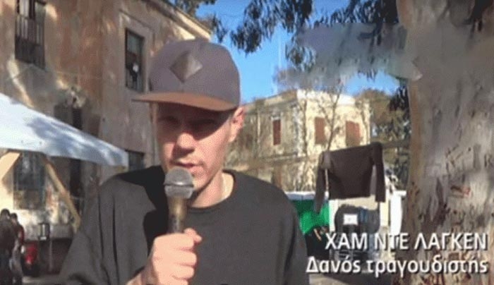 Δανός ράπερ ζει το δράμα των προσφύγων στη Λέρο και γράφει τραγούδι (βίντεο)
