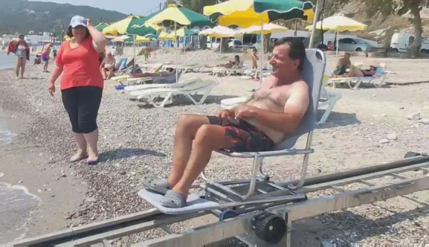 Η ειδική ράμπα ΑμεΑ στην Κέφαλο, χάρισε χαμόγελα στον συμπατριώτη μας Γιάννη Πολίτη