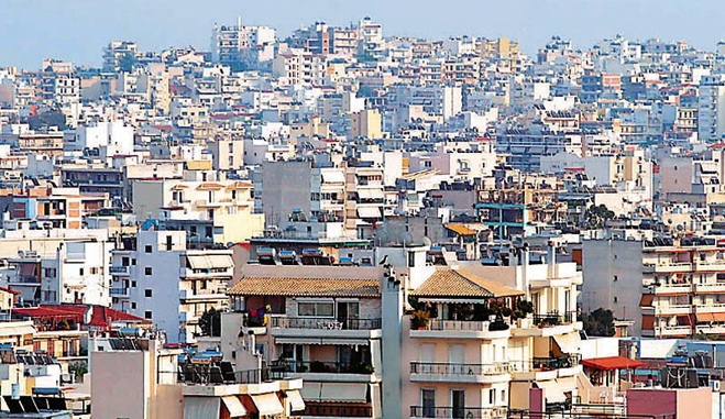 Ο φόρος υπεραξίας με συντελεστή 15% επιβάλλεται στους πωλητές ακινήτων και προκύπτει από τη διαφορά της τιμής κτήσης με την τιμή πώλησης του ακινήτου.