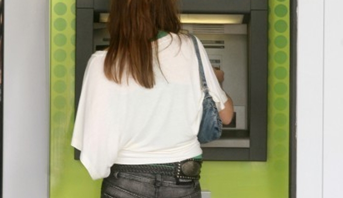 Ο φόβος για Grexit τους στοίχισε 56.000€ - Έμειναν άφωνοι όταν έμαθαν τι συνέβη πίσω από την πλάτη τους!