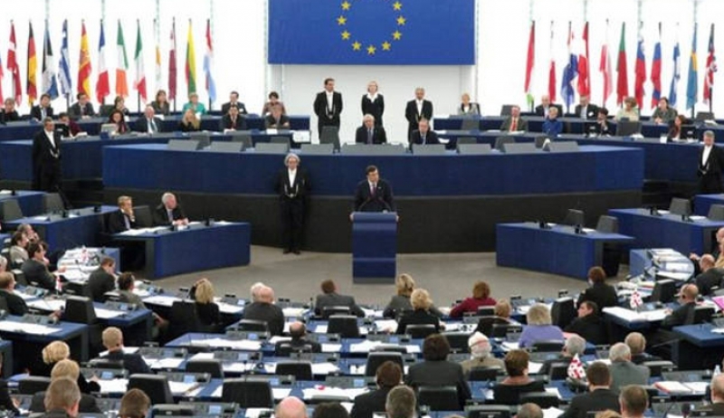 Σκάνδαλο μεγατόνων: Έπιασαν Έλληνες ευρωβουλευτές να κλέβουν από τη μισθοδοσία