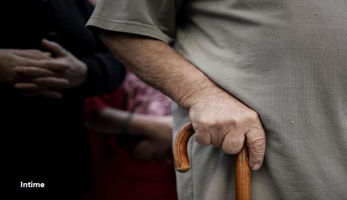 Συντάξεις: Στα 69,8 έτη θα ανέβει το όριο ηλικίας το 2050 - Προβλέψεις ειδικών και σενάρια