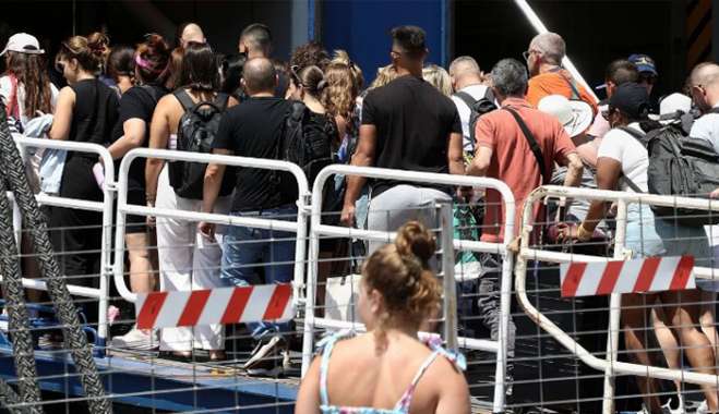 Τι αλλάζει στα ταξιδιωτικά πακέτα στην ΕΕ: Ποιοι οι νέοι κανόνες για αποζημιώσεις και επιστροφές