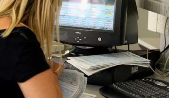 Ποιοι και πώς «κλειδώνουν» την έξοδο στα 60 από το Δημόσιο (πίνακες &amp; παραδείγματα)