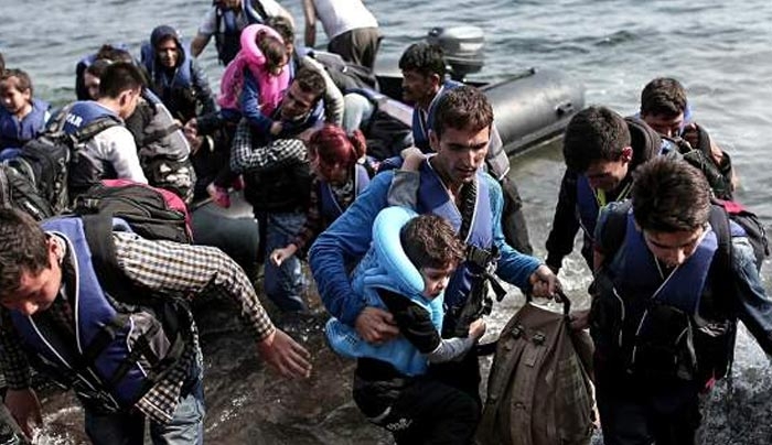 Μέσα σε λίγες ημέρες ξαναγέμισε πρόσφυγες η Μυτιλήνη: Χαμός στο λιμάνι από 7.000 άτομα