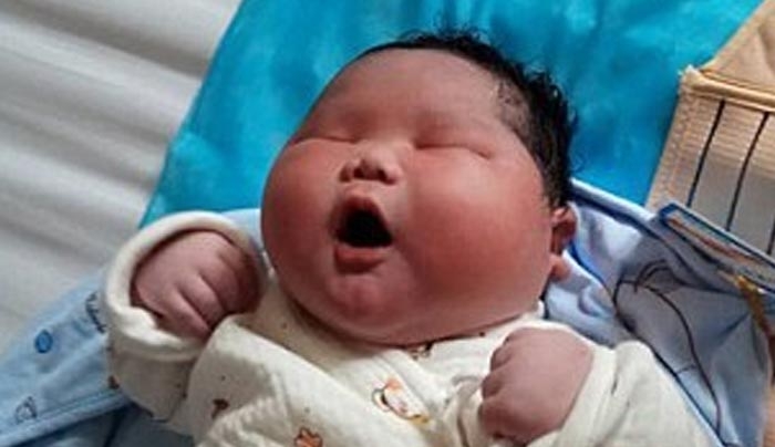 Γεννήθηκε μωρό &quot;γίγαντας&quot; στην Κίνα – ΒΙΝΤΕΟ – ΦΩΤΟ