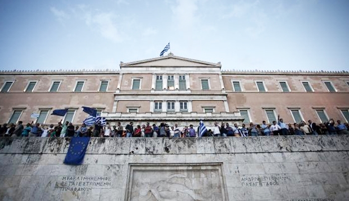 Οι πολίτες ψήφισαν "Μένουμε Ευρώ"