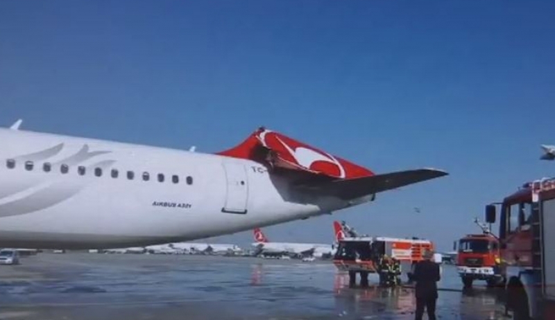 Σύγκρουση αεροπλάνων στο αεροδρόμιο της Κωνσταντινούπολης [βίντεο]