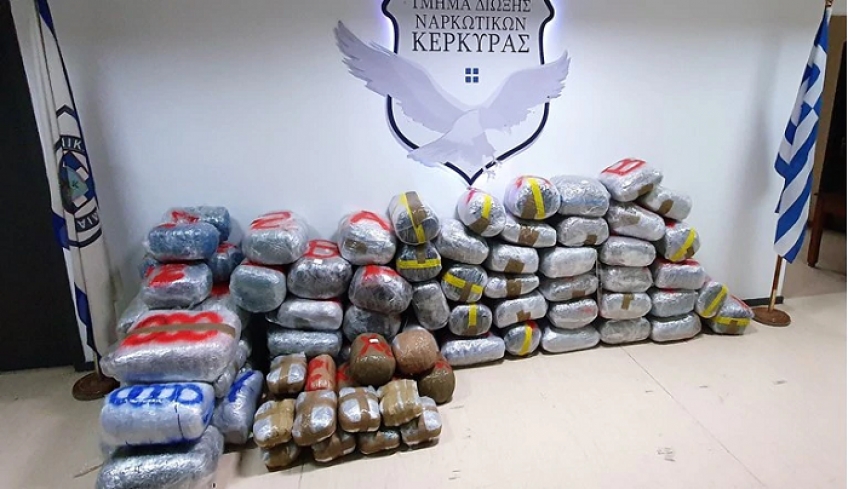 Ναρκέμποροι με φαντασία: Delivery χασίς με τζετ-σκι στην Κέρκυρα, κοκαΐνη σε... γαριδάκια στη Λυκόβρυση