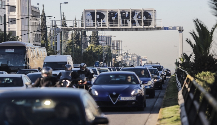«Μπλόκο» στα παλιά αυτοκίνητα: Περιβαλλοντικό τέλος έως 4.000 ευρώ