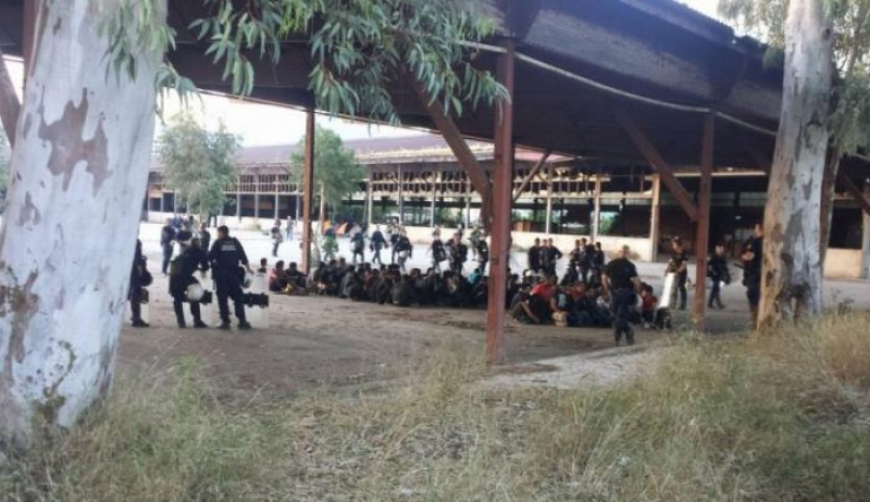 Πάτρα: Εικόνες από την επιχείρηση σκούπα της αστυνομίας στο λιμάνι – Η στιγμή της εφόδου [βίντεο]