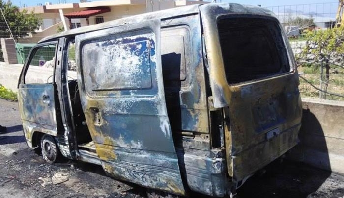 Κάηκε ολοσχερώς κλούβα στο Λινοπότι ΦΩΤΟ-ΒΙΝΤΕΟ