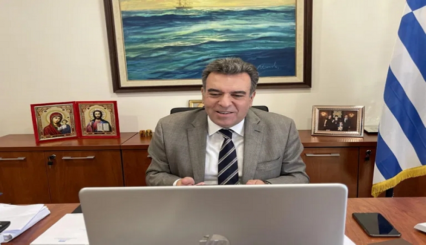 Μάνος Κόνσολας: Διαδικτυακή συζήτηση στο facebook χωρίς όρια και αποκλεισμούς