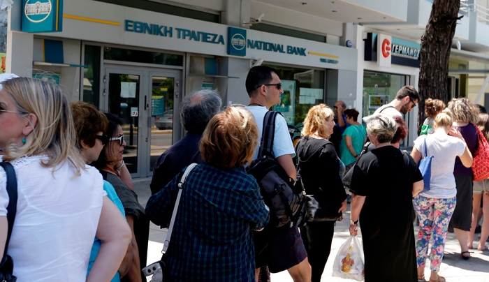 Κλειστές έως 15 Ιουλίου οι τράπεζες - 60 ευρώ το όριο