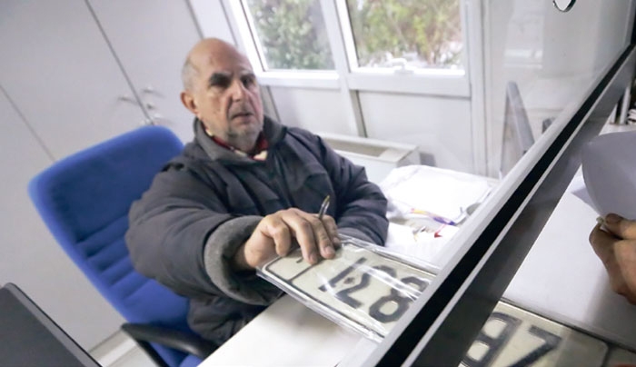ΟΙ ΚΡΥΦΕΣ... ΠΑΓΙΔΕΣ:Παράταση για τέλη κυκλοφορίας και κατάθεση πινακίδων-ΒΙΝΤΕΟ