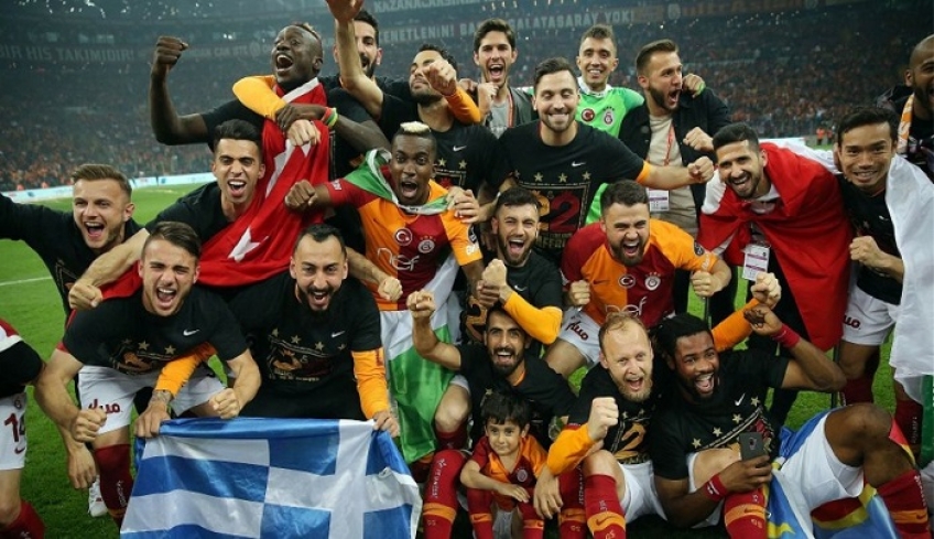 Ο Μήτρογλου πανηγύρισε με ελληνική σημαία το πρωτάθλημα Τουρκίας με την Γαλατάσαραϊ