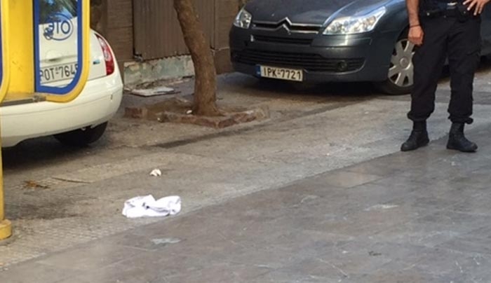 Ενας νεκρός και δύο τραυματίες από πυροβολισμούς στο κέντρο της Αθήνας