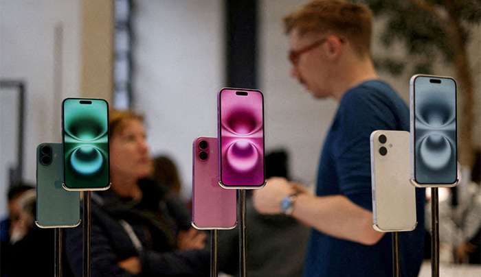 Ο Τραμπ εξαιρεί smartphones, υπολογιστές και μικροτσίπ από τους δασμούς