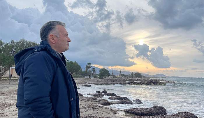 Η ΔΗΜΟΤΙΚΗ ΑΡΧΗ  ΑΝΤΙΛΑΜΒΑΝΕΤΑΙ ΤΙ ΣΗΜΑΙΝΕΙ ΚΟΙΝΩΝΙΚΕΣ ΣΥΝΘΗΚΕΣ ΓΙΑ ΝΑ ΜΗΝ ΜΟΙΡΟΛΟΓΟΥΜΕ ΑΛΛΟ ΤΟ ΜΕΛΛΟΝ ΤΩΝ ΠΑΙΔΙΩΝ ΜΑΣ;
