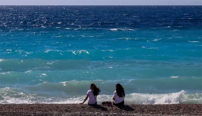 Καιρός σήμερα: Υψηλές θερμοκρασίες και 7 μποφόρ στο Αιγαίο
