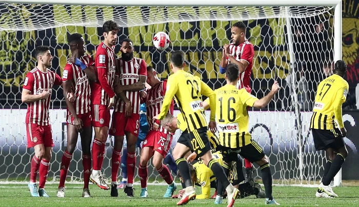 Super League: Ο Άρης έσπασε το αήττητο του Ολυμπιακού -Στα πλέι οφ ο ΟΦΗ