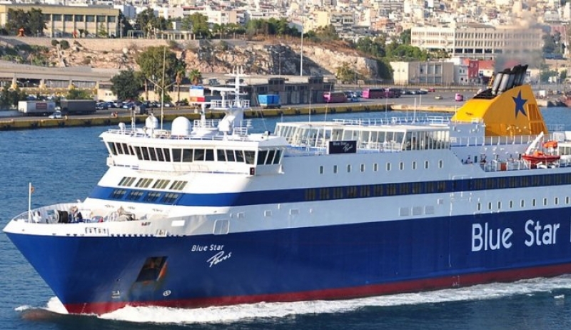 Πρόσκρουση του Blue Star Paros στο λιμάνι της Σύρου -Ταλαιπωρία για 1356 επιβάτες – Απαγόρευση απόπλου