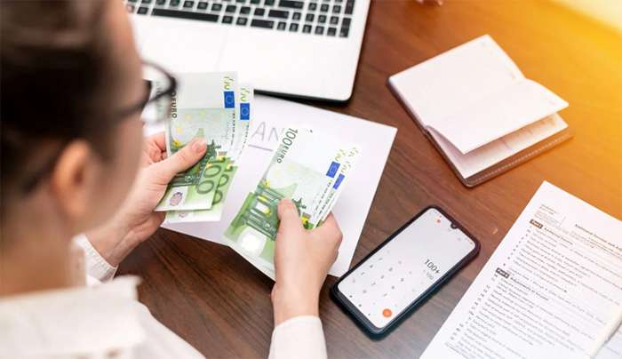 Επίδομα αδείας 2025: Πόσο αυξήθηκε και πότε καταβάλλεται