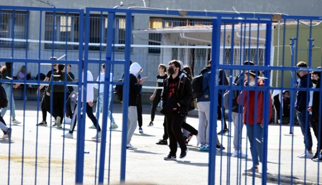 Στα κάγκελα η Ιτέα: Διασπορά από καθηγήτρια που δεν φορούσε μάσκα - Πάνω από 40 κρούσματα κορονοϊού σε σχολείο