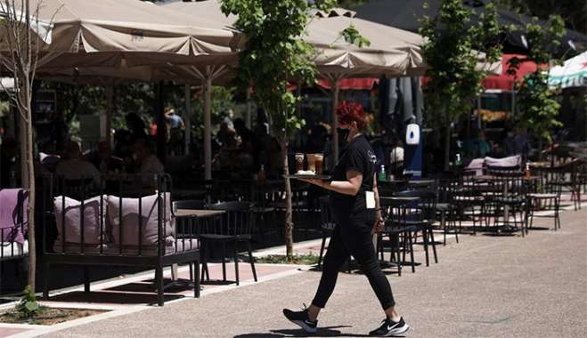 Πόσο θα αυξηθεί ο κατώτατος μισθός το 2026 - Όλα τα σενάρια