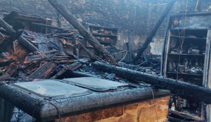 Κάηκε ολοσχερώς επιχείρηση εστίασης στο λιμάνι Μαστιχαρίου λόγω ξαφνικής πυρκαγιάς
