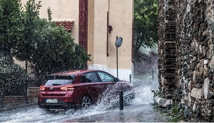 Καιρός σήμερα: Βροχές, καταιγίδες και ισχυροί άνεμοι από το μεσημέρι