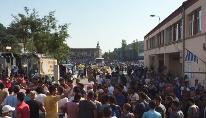 Διαμαρτυρία μεταναστών στο λιμάνι Μυτιλήνης – ΒΙΝΤΕΟ