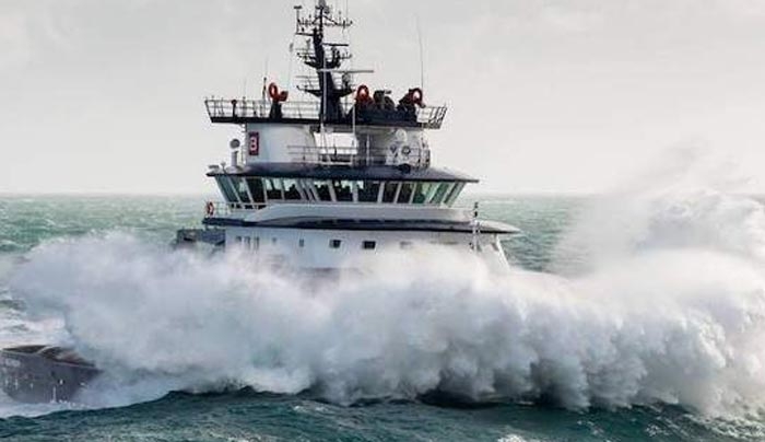 Στη θάλασσα του Βισκαϊκού κόλπου: Κύματα καταπίνουν πλοίο 80 μέτρων [βίντεο & εικόνες]