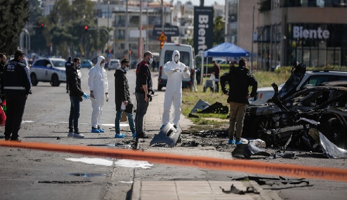 Εκρηξη στη Γλυφάδα: Ολα παραπέμπουν σε μαφιόζικο χτύπημα – Ποιος ήταν ο στόχος και γιατί