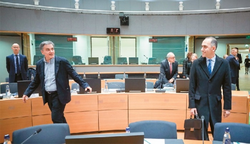 Σήμερα το Eurogroup: Νηστεία (για τα €970 εκατ.) και προσευχή (για τις παροχές)