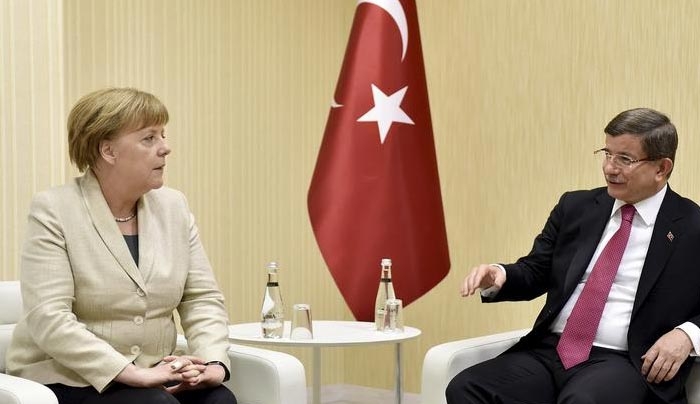 Μέρκελ: Συμφωνώ με ζώνες ασφαλείας στα σύνορα Συρίας - Τουρκίας