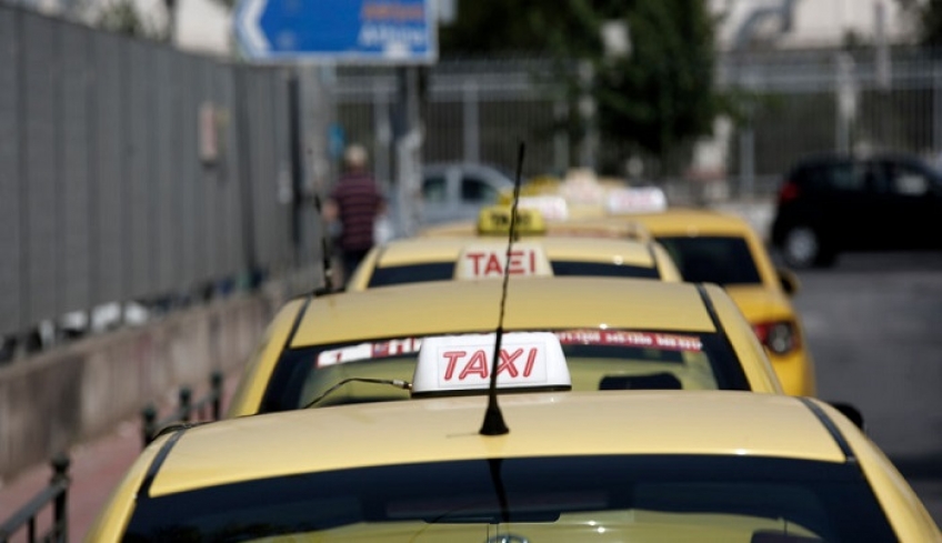 Τι αλλάζει στις συναλλαγές με κάρτα στις εφαρμογές ταξί – Ανοίγει ο δρόμος για POS