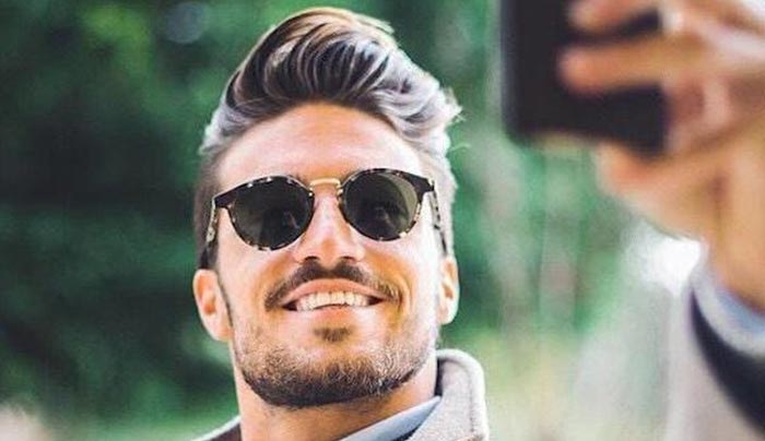 Αν βγάζεις πολλές selfies τότε είσαι...
