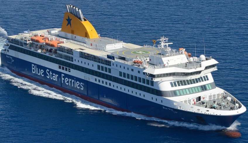 Βλάβη στον καταπέλτη του πλοίου “Blue Star Patmos” στο λιμάνι της Νισύρου