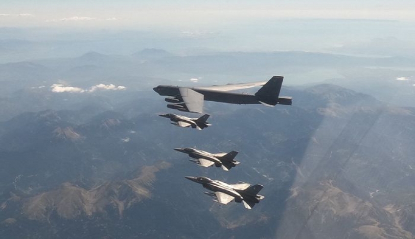 Ελληνικά F16 συνόδευσαν αμερικανικό βομβαρδιστικό B52