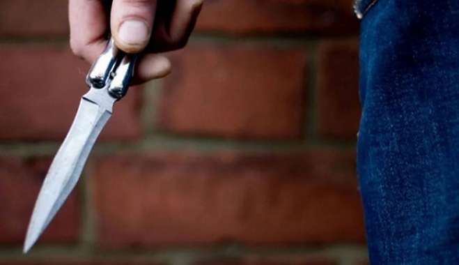 Ιτέα: Αιματηρό επεισόδιο με μαχαιρώματα σε σχολική εκδήλωση - Στο νοσοκομείο δύο μαθητές