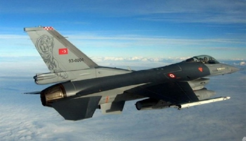Δύο τουρκικά F-16 έκαναν χαμηλή πτήση πάνω από το Καστελόριζο την ώρα που έφευγε ο Καμμένος