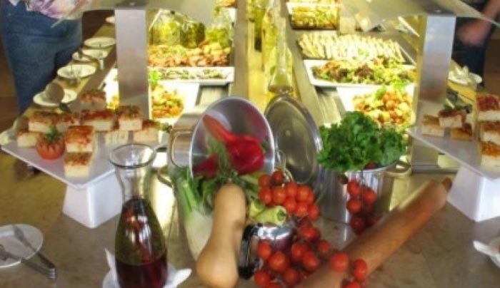 Η «δηλητηρίαση» θα τους κοστίσει το σπίτι τους – Την πάτησε ζευγάρι Βρετανών που μήνυσε ελληνικό ξενοδοχείο